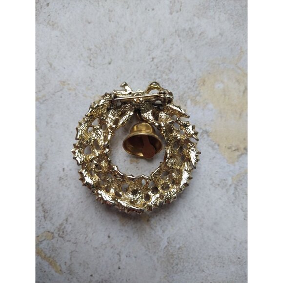 Vintage Wreath Bell Pin Brooch Christmas Gold Tone Estate Jewelry - Picture 8 of 8